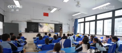 《中小学人工智能通识南（2025年版）》旨正在以
